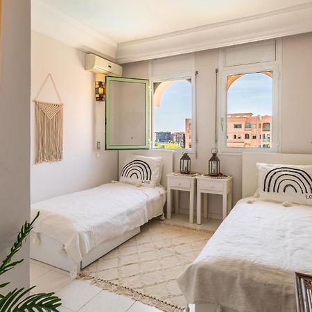 マラケシュCharming 2-Bed Oasis Pool Viewアパートメント エクステリア 写真