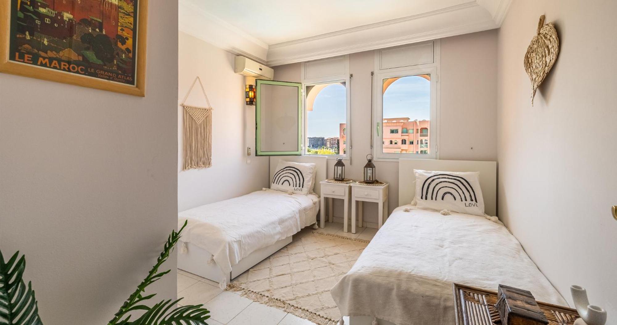 マラケシュCharming 2-Bed Oasis Pool Viewアパートメント エクステリア 写真