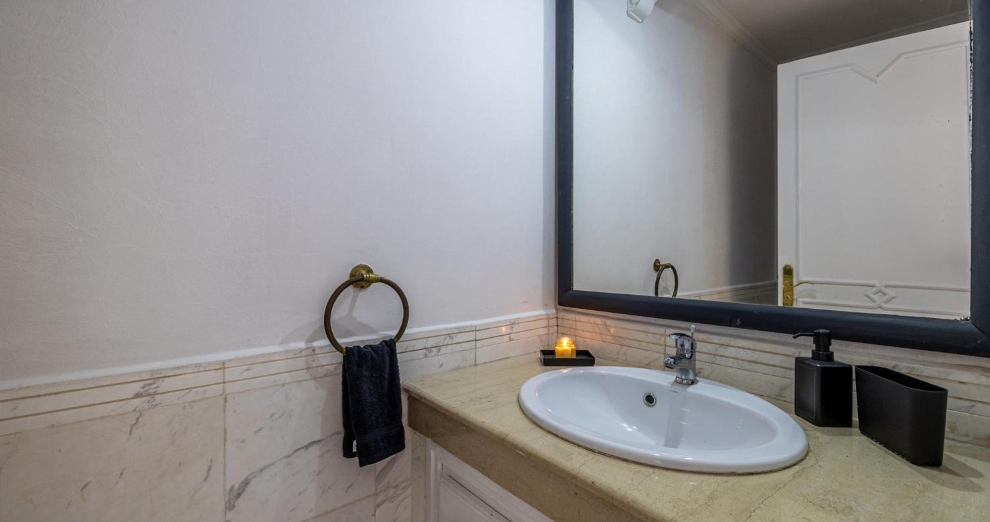 マラケシュCharming 2-Bed Oasis Pool Viewアパートメント エクステリア 写真
