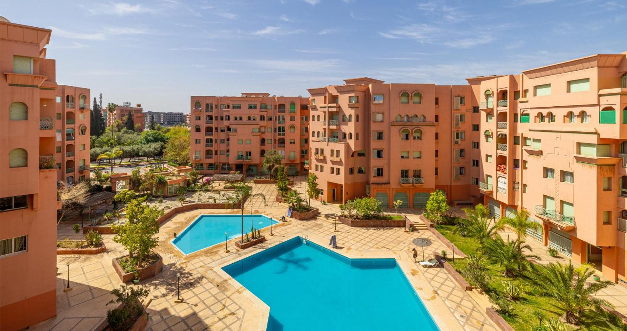 マラケシュCharming 2-Bed Oasis Pool Viewアパートメント エクステリア 写真