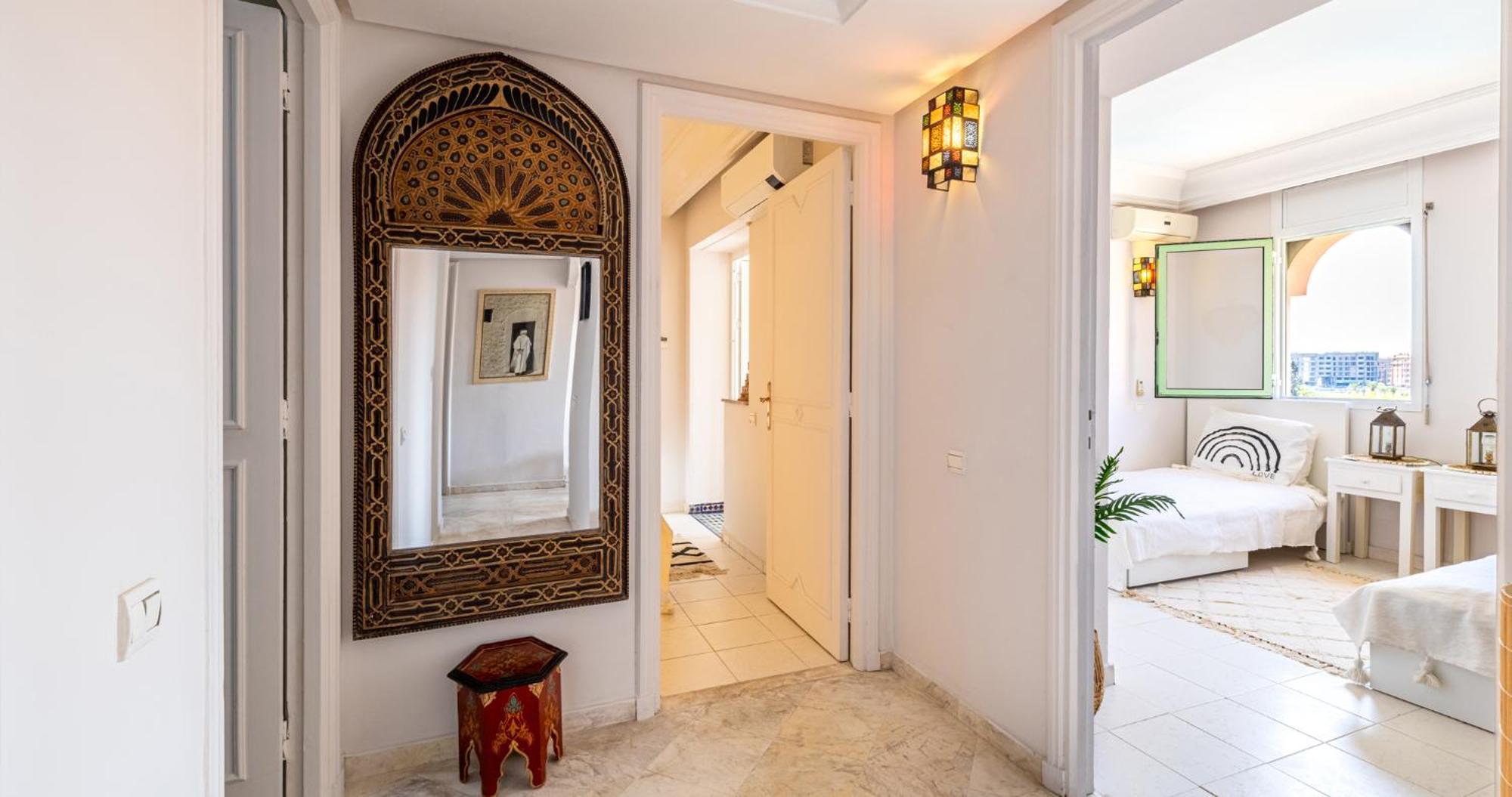 マラケシュCharming 2-Bed Oasis Pool Viewアパートメント エクステリア 写真